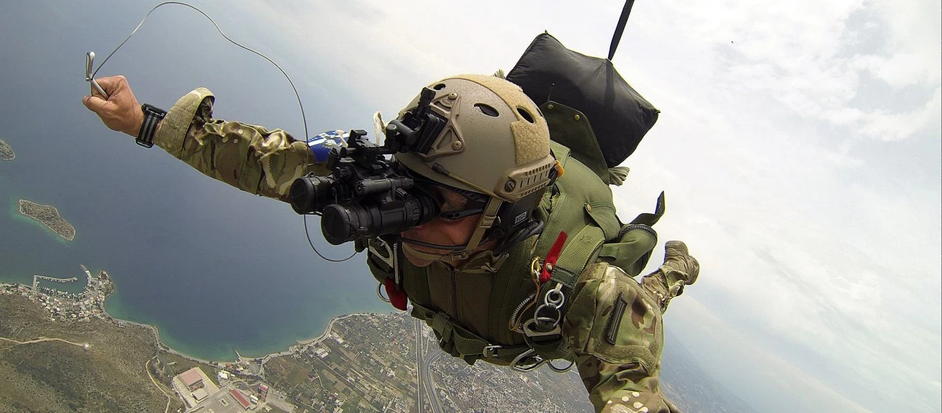 Σήμερα το τελευταίο «αντίο» στον άτυχο αλεξιπτωτιστή - Ερωτήματα για τα διαδοχικά ατυχήματα στους αλεξιπτωτιστές